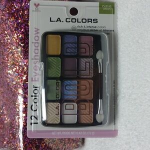 L.A. Colors Bold Eyeshadow Palette with Rich Hues